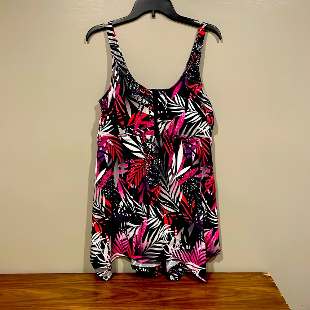NWOT Swimsuit top
